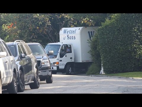 PREMIUM EXCLUSIVE - It's Over! Ben Affleck Moves Out Of Family Home