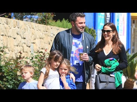 Ben Affleck And Jennifer Garner Looking Like A Happy Family Pt 2