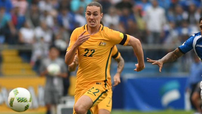 Australia's Jackson Irvine (L) and Honduras' Henry Figueroa run for the ball during the first leg football match of their 2018 World Cup qualifying play-off in San Pedro Sula, Honduras, on November 10, 2017. / AFP PHOTO / Orlando SIERRA