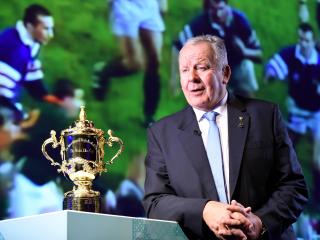 World Rugby Chairman Bill Beaumont speaks beside the Webb Ellis Cup before the Rugby World Cup 2019 match schedule announcement in Tokyo on November 2, 2017. / AFP PHOTO / Toru YAMANAKA