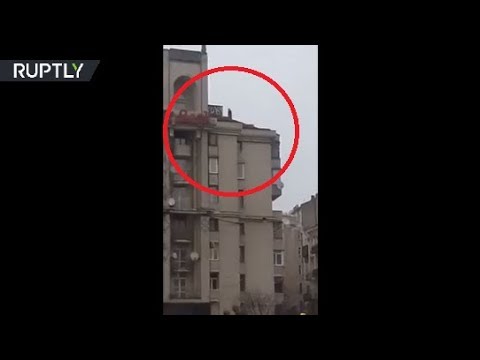 Moment Georgia’s ex-leader Saakashvili threatens to jump off roof in Kiev