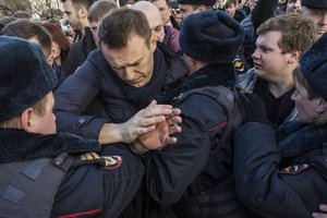 Anti-Corruption_Rally Protesters, Russian opposition leader Alexei Navalny is being detained on Tverskaya street in  Moscow_(2017-03-26)