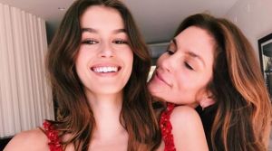 Kaia Gerber poses with her mother Cindy Crawford, joking that she doesn't see the resemblance. 