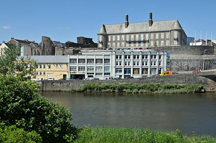 Carmarthen, Caerfyrddin, county town of Carmarthenshire, Wales - photos, features, history and street scenes