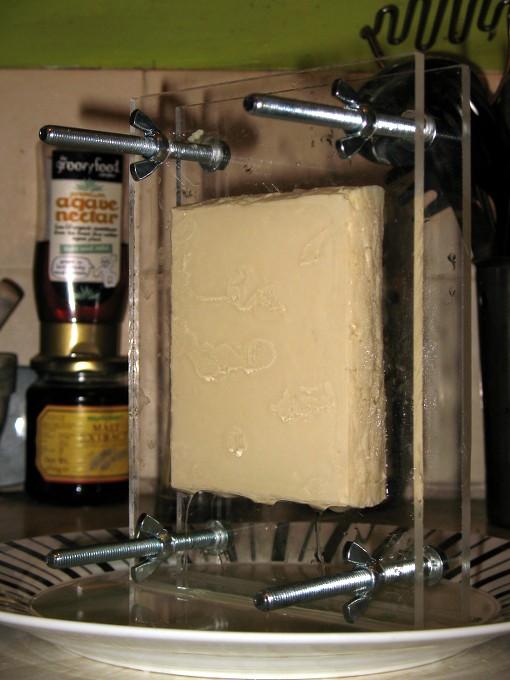 DIY tofu press