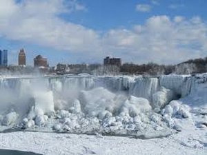 Astonishing images of frozen Niagara Falls