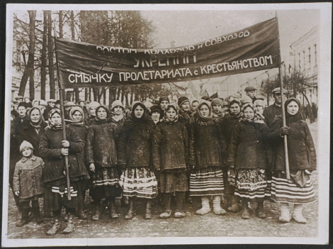 Russian peasants demonstrating in Moscow 1917