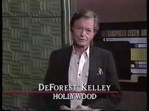 DeForest Kelley tours "Star Trek: TNG" sets (September 27, 1990)