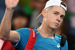 Alex de Minaur acknowledges the crowd as he leaves the court.