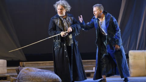 Benoît Brière incarne Géronte que le rusé Scapin (André Robitaille) rouera de coups dans cette comédie de Molière.