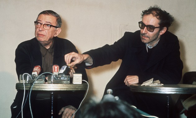 Sartre (left) and Jean-Luc Godard, one of the leaders of French "nouvelle vague" cinema movement, address journalists in February 1971, in Paris. Photo: AFP