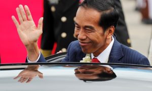 Indonesian President Joko Widodo waves at an ASEAN summit event at Clark, Pampanga, northern Philippines November 12, 2017. Photo: Reuters/Erik De Castro