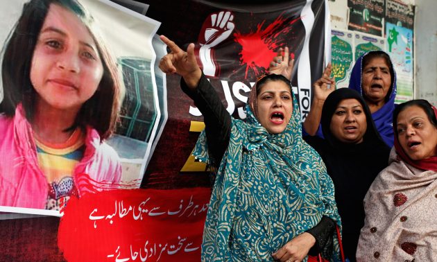 Protestors chant slogans condemning the rape and murder of six-year-old girl Zainab Ansari in Kasur, during a march in Karachi, Pakistan on January 12, 2018. Photo: Reuters/Akhtar Soomro