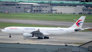 China Eastern Airlines Airbus A330-343 B-5976 Arrival to Taipei Songshan Airport 2017