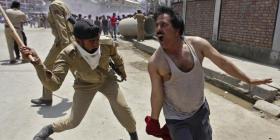 Police attack a striking worker, India 2015