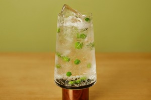 Seedlip and tonic garnished with peas.