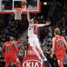 Simmons scores 32 to pace 76ers past Bulls