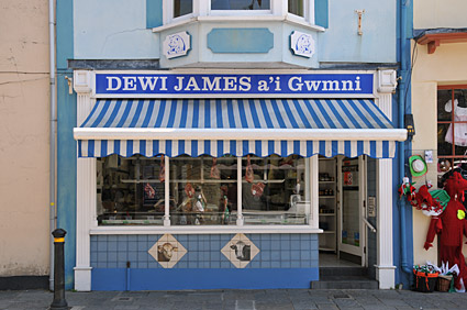 Cardigan - Aberteifi on the river Teifi where Ceredigion meets Pembrokeshire, west Wales - photos, features, history and street scenes