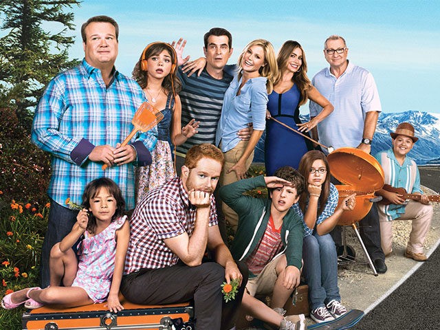 ‘Modern Family’ Cast Backs Parkland Students’ Gun Control March, Rips NRA (Video)