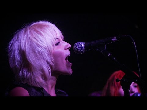 Johnny B. Goode - MonaLisa Twins (Chuck Berry Cover) live!