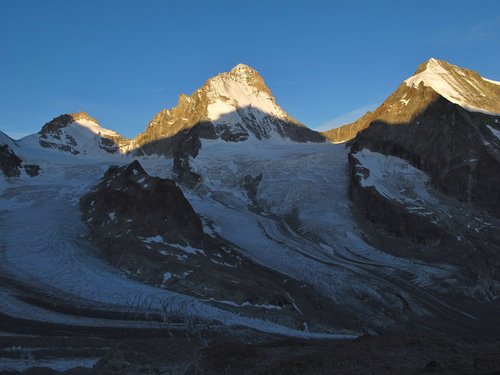 Early morning scenery from the Grand Mountet