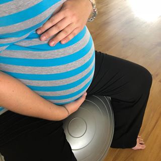 Pregnancy yoga classes now at my friends gym @bodyperfclinic. What a gorgeous belly!  We dressed their Mum-to-be in Breastmates clothes, and she commented “where have these pants been all these past months”. She ended up buying the pants and wearing them home!.
.
.
.

#pregnant #preggiebump #pregnantyoga #pregnancyyoga