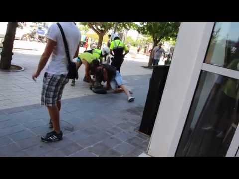 Spanish police bust a drug dealer in front of Casino Barcelona