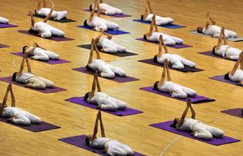 People mark national Fitness Day around China