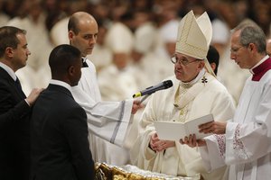 Pope Francis baptizes John Francesco Ogah during a solemn Easter vigil ceremony in St. Peter's Basilica at the Vatican, 31 march 2018.