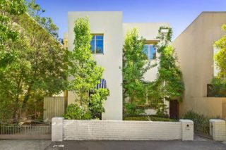 South Yarra fixer-upper soars $825,000 over auction reserve