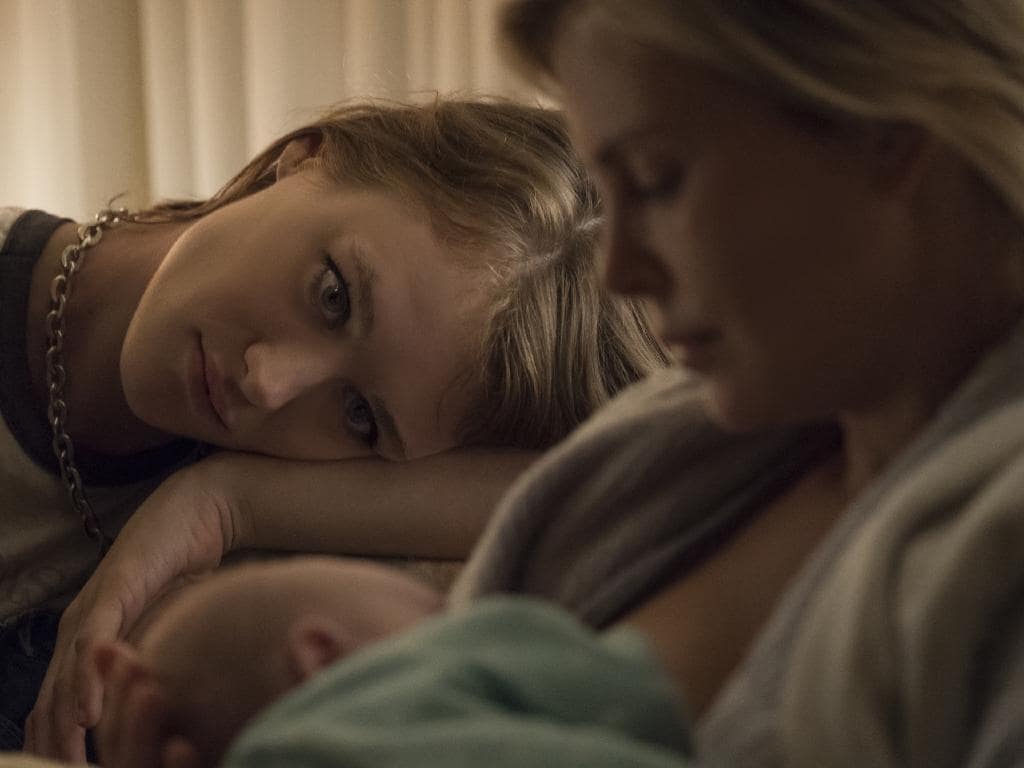 (l to r.) Mackenzie Davis as Tully and Charlize Theron as Marlo star in Jason Reitman's TULLY, a Focus Features release.