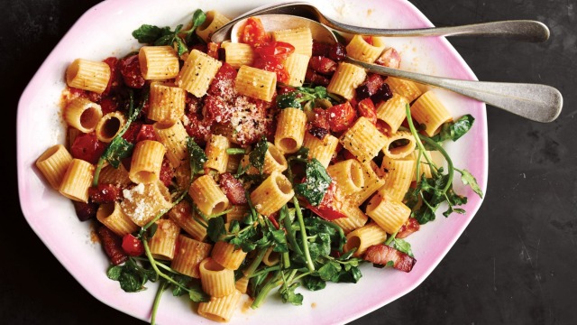 BLT (bacon, lettuce, tomato) in pasta form.