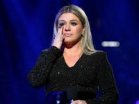 Kelly Clarkson at Billboard Awards: Demands 'Action' on Guns