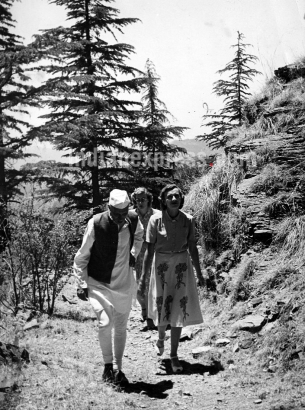 jawaharlal nehru, jawaharlal nehru birthday, nehru birthday, childrens day, first prime minister, jawaharlal nehru photos, jawaharlal nehru rare photos, jawaharlal nehru rare pictures, india news, nehru historic photos, nehru news, latest news