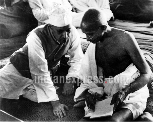 jawaharlal nehru, jawaharlal nehru birthday, nehru birthday, childrens day, first prime minister, jawaharlal nehru photos, jawaharlal nehru rare photos, jawaharlal nehru rare pictures, india news, nehru historic photos, nehru news, latest news