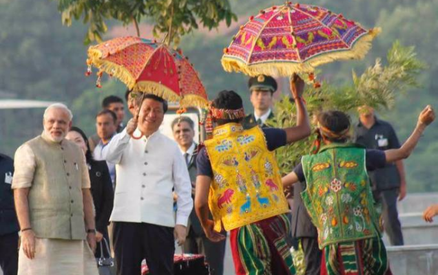 Prime Minister, Shri Narendra Modi, the Chinese President and the First Lady visit Sabarmati Riverfront at Ahmedabad to witness glimpses of Gujarati culture. 