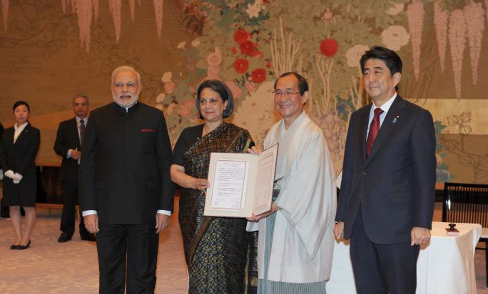 PM arrives in Japan; Shri Modi and Japanese PM Shinzo Abe witness signing of the Varanasi-Kyoto Partner city affiliation MoU.