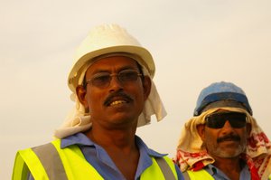 building worker Dubai land, Dubai, United Arab Emirates, UAE, November 2007