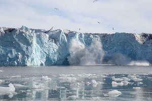 File - Monacobreen Glacier Calving, Svalbard, Arctic.