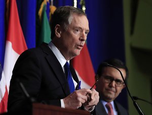 United States Trade Representative Robert Lighthizer, left, with Mexico’s Secretary of Economy Ildefonso Guajardo Villarreal, right, speaks during the conclusion of the fourth round of negotiations for a new North American Free Trade Agreement (NAFTA) in Washington, Tuesday, Oct. 17, 2017.  (AP Photo/Manuel Balce Ceneta)