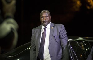 South Sudan's opposition leader Riek Machar arrives at the office of Ethiopia's Prime Minister for a meeting with South Sudan's President Salva Kiir, in Addis Ababa, Ethiopia Wednesday, June 20, 2018