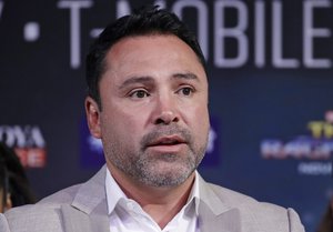 Oscar de la Hoya speaks during a news conference Wednesday, Sept. 13, 2017, in Las Vegas. (AP Photo/John Locher)