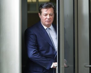 Paul Manafort, President Donald Trump's former campaign chairman, leaves the federal courthouse in Washington, Wednesday, Feb. 14, 2018.