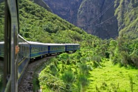 This luxury train takes you to one of the world's seven wonders