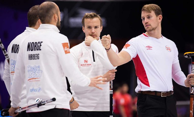 Magnus Nedregotten ser betenkt ut, men det er det ingen grunn til. Magnus Vågberg Trulsen til høyre, og Markus Snøve Høiberg til venstre.