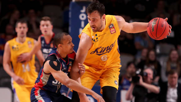 Bogut lives up to hype but Adelaide dethrone Kings again