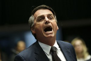 Brasilia - Deputy Jair Bolsonaro argues with Ms. Maria do Rosario during a general commission