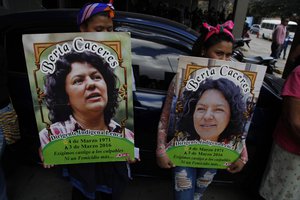 Tras dos años del asesinato de la defensora de derechos humanos Berta Cáceres , familiares y organizaciones sociales exigieron hoy 2 de marzo del 2018 a las autoridades del Ministerio Público  y a la Misión de Apoyo Contra la Corrupción y la Impunidad  en Honduras (MACCIH), que presenten mayores avancesigación del crimen de Cáceres  (AP Photo/Fernando Antonio)