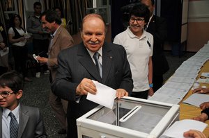 Abdelaziz Bouteflika posts his ballot in the ballot box in the legislative elections on 10 May