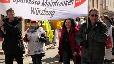 Sparkassenbeschäftigte im Bezirk Würzburg-Aschaffenburg bei den Warnstreiks zur TRöD 2018 (21.03.2018)